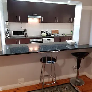Bramber Court Art-deco Self-catering Appartement
